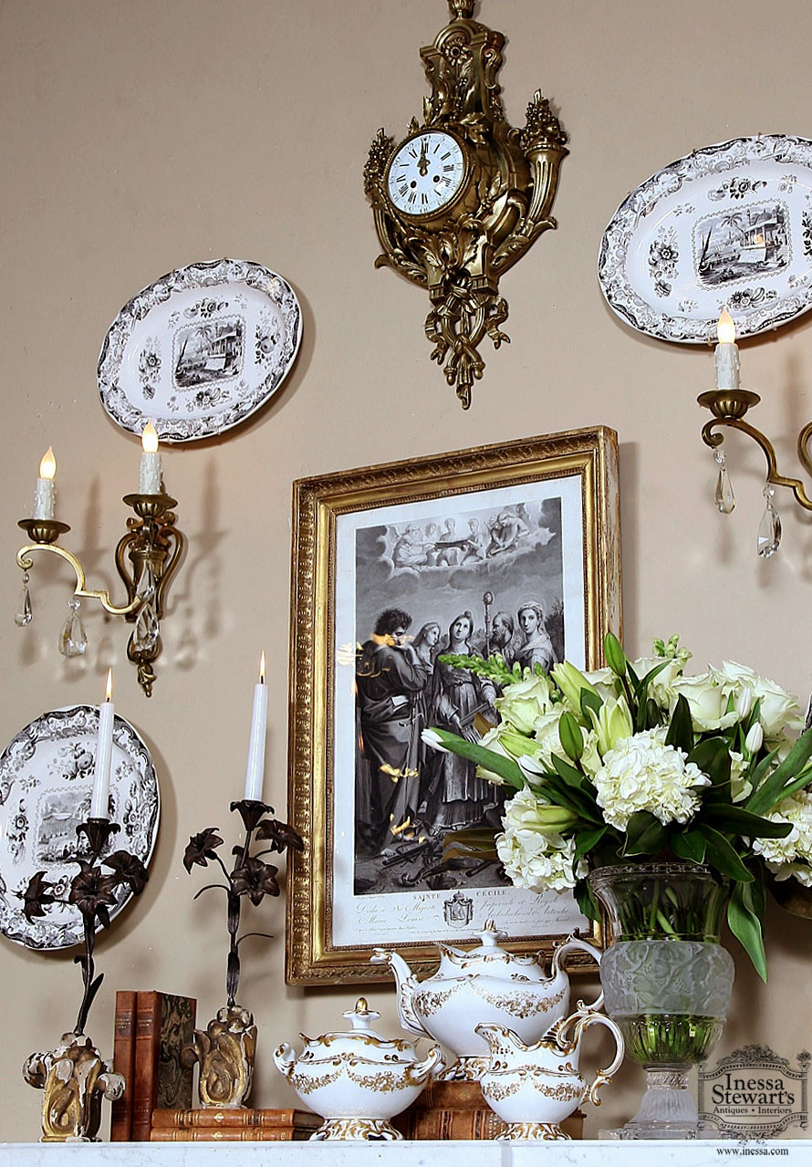 Antique clock and antique accessories 