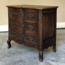 Antique Country French Louis XIV Commode en Arbalette