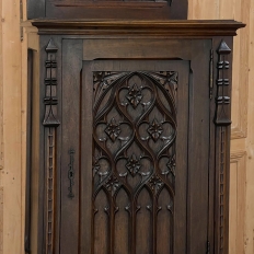 19th Century Gothic Revival Homme Debout ~ Cabinet