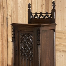 19th Century Gothic Revival Homme Debout ~ Cabinet