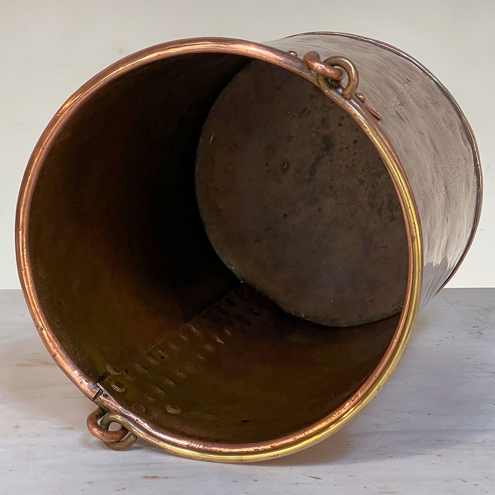 https://www.inessa.com/259315/19th-century-hand-hammered-copper-pot-with-riveted-seams-handles.jpg