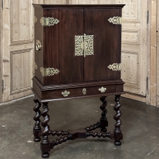 19th Century Dutch Raised Cabinet in the Chinoiserie Style