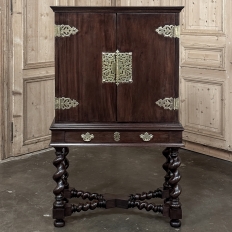 19th Century Dutch Raised Cabinet in the Chinoiserie Style