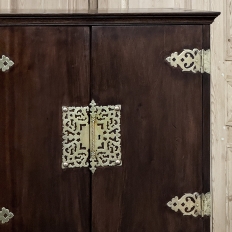 19th Century Dutch Raised Cabinet in the Chinoiserie Style