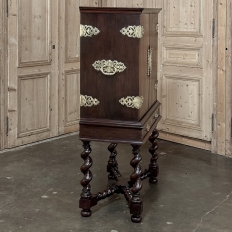 19th Century Dutch Raised Cabinet in the Chinoiserie Style