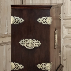 19th Century Dutch Raised Cabinet in the Chinoiserie Style