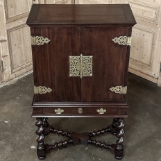 19th Century Dutch Raised Cabinet in the Chinoiserie Style