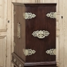 19th Century Dutch Raised Cabinet in the Chinoiserie Style