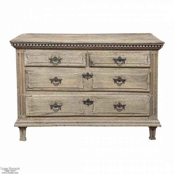 18th Century French Neoclassical Chest of Drawers in Stripped Oak