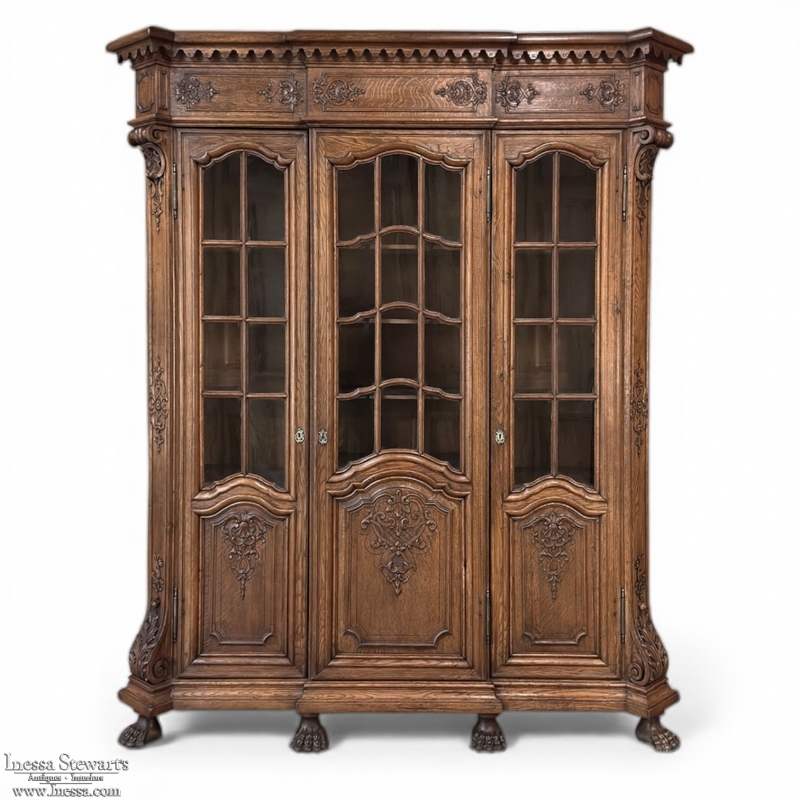 Late 19th Century Belgian Liégeoise Louis XIV Bookcase in Solid Quarter-Sawn Oak