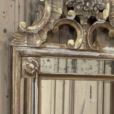 18th Century Italian Neoclassical Period Hand-Carved Giltwood Mirror