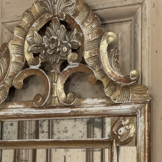 18th Century Italian Neoclassical Period Hand-Carved Giltwood Mirror