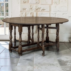 Early 19th Century Antique English Oak Gateleg Dining Table