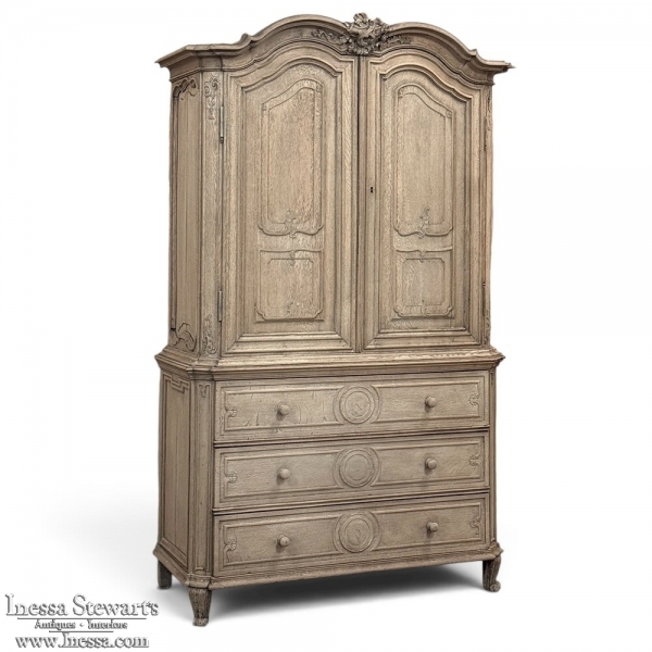 18th Century Li&eacute;geois R&eacute;gence Period Stripped Oak Linen Press