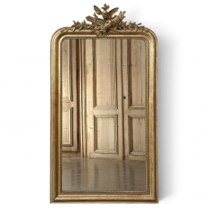 19th Century French Louis XVI Giltwood Mirror with Lovebirds