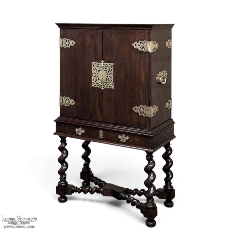 19th Century Dutch Raised Cabinet in the Chinoiserie Style