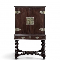19th Century Dutch Raised Cabinet in the Chinoiserie Style