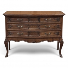 Country French Régence Style Chest of Drawers ~ Commode with Cabriole Legs